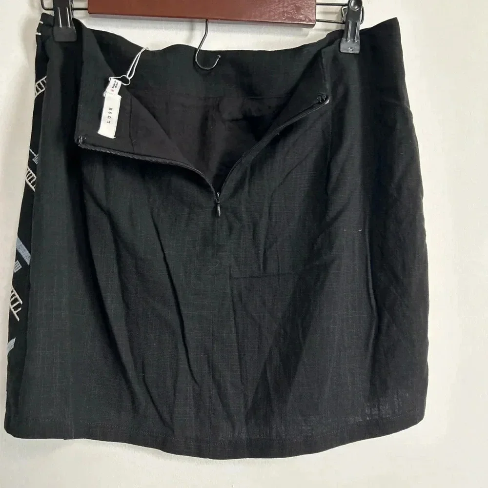 Lush Mini Skirt Women's Medium Black Geometric Embroidered Lined Preppy Acadamia